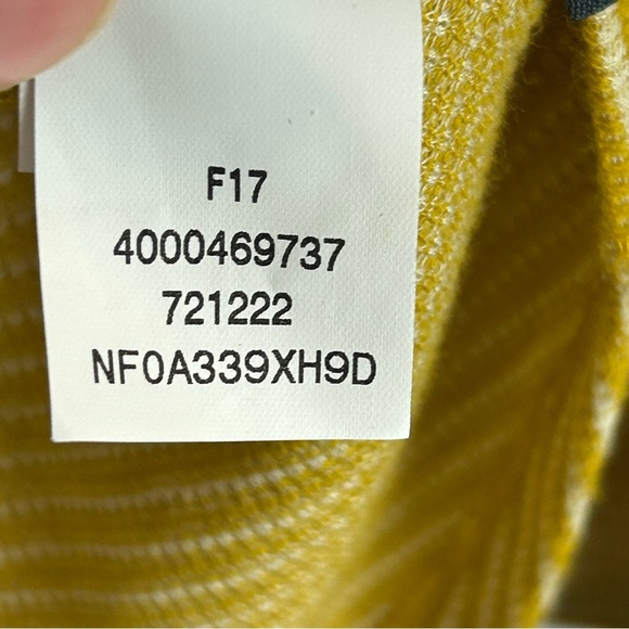 The North Face Mustard Striped Button-Accent Long Sleeve Top Size Large - Picture 12 of 13
